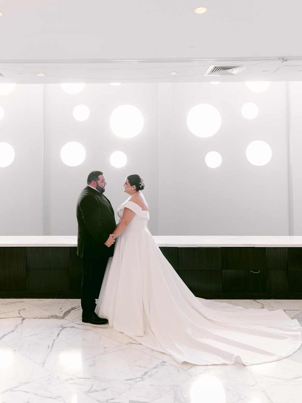 Elegant White Wall Art Panel - Minimal Circle Lights